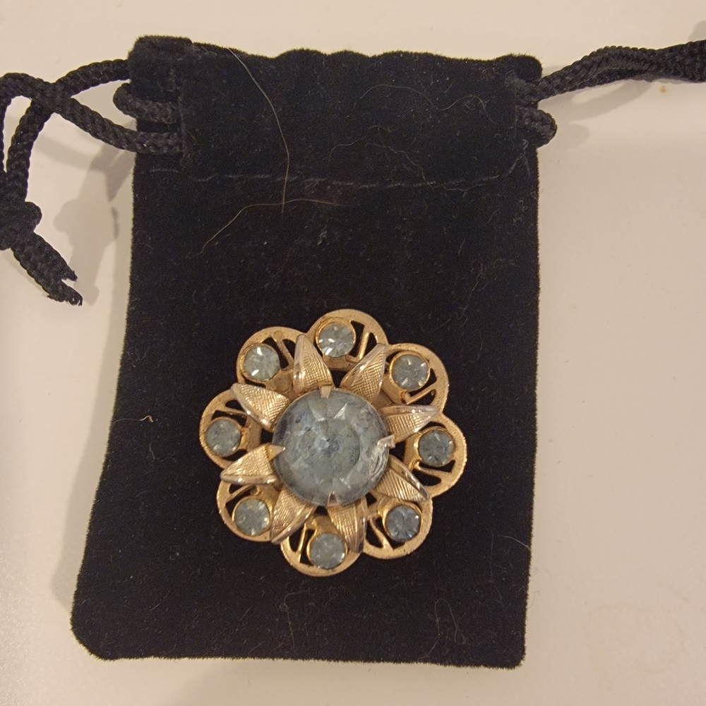Vintage Faceted Glass Rhinestone Flower Brooch
